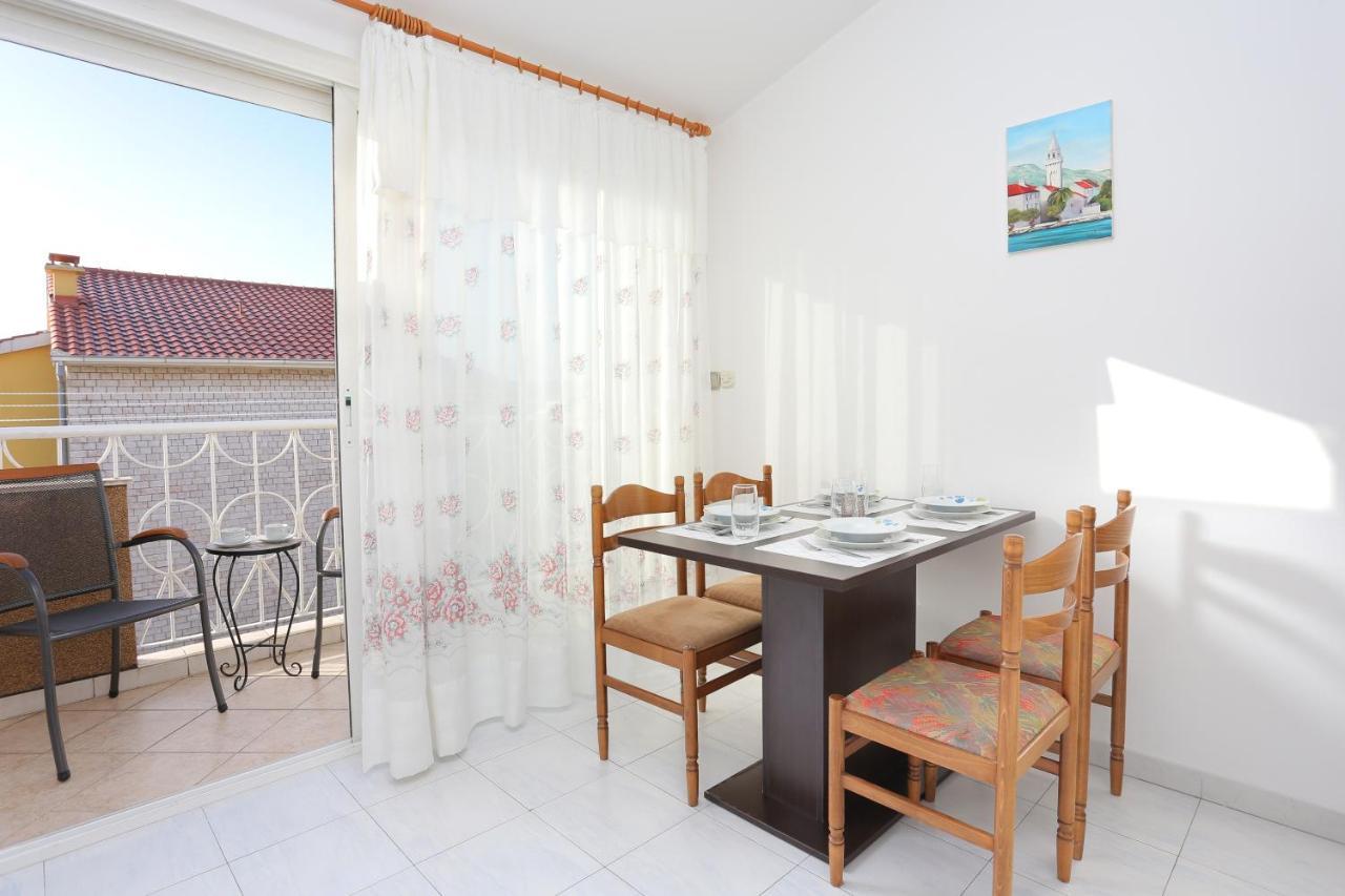 Apartments And Rooms With Parking Space Kastel Stafilic, Kastela - 18673 Exterior photo
